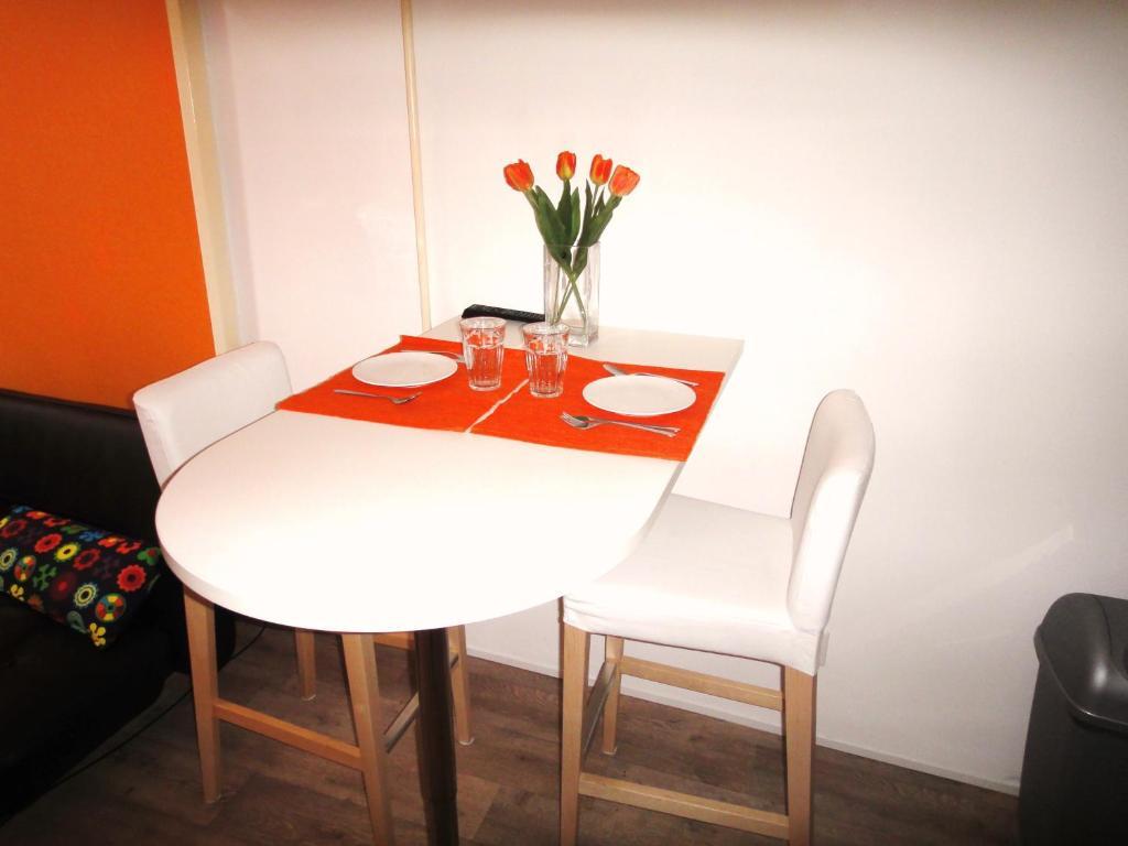 Orange Suite Studio Амстердам Номер фото