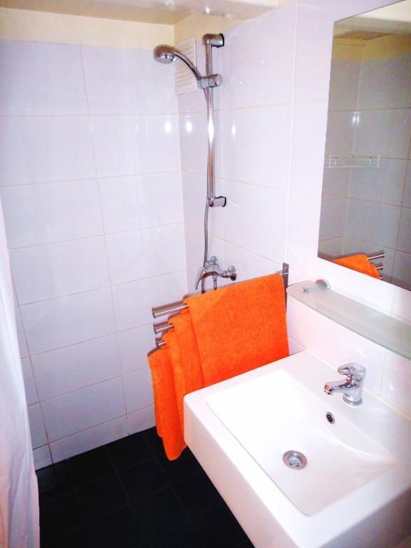 Orange Suite Studio Амстердам Номер фото