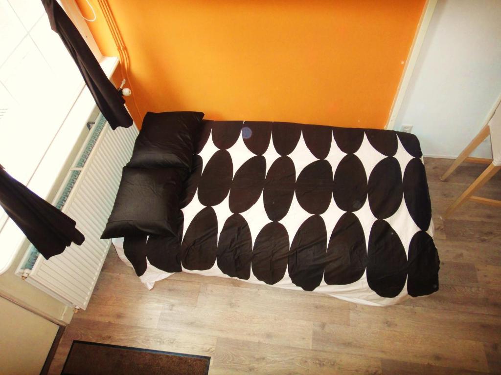 Orange Suite Studio Амстердам Номер фото
